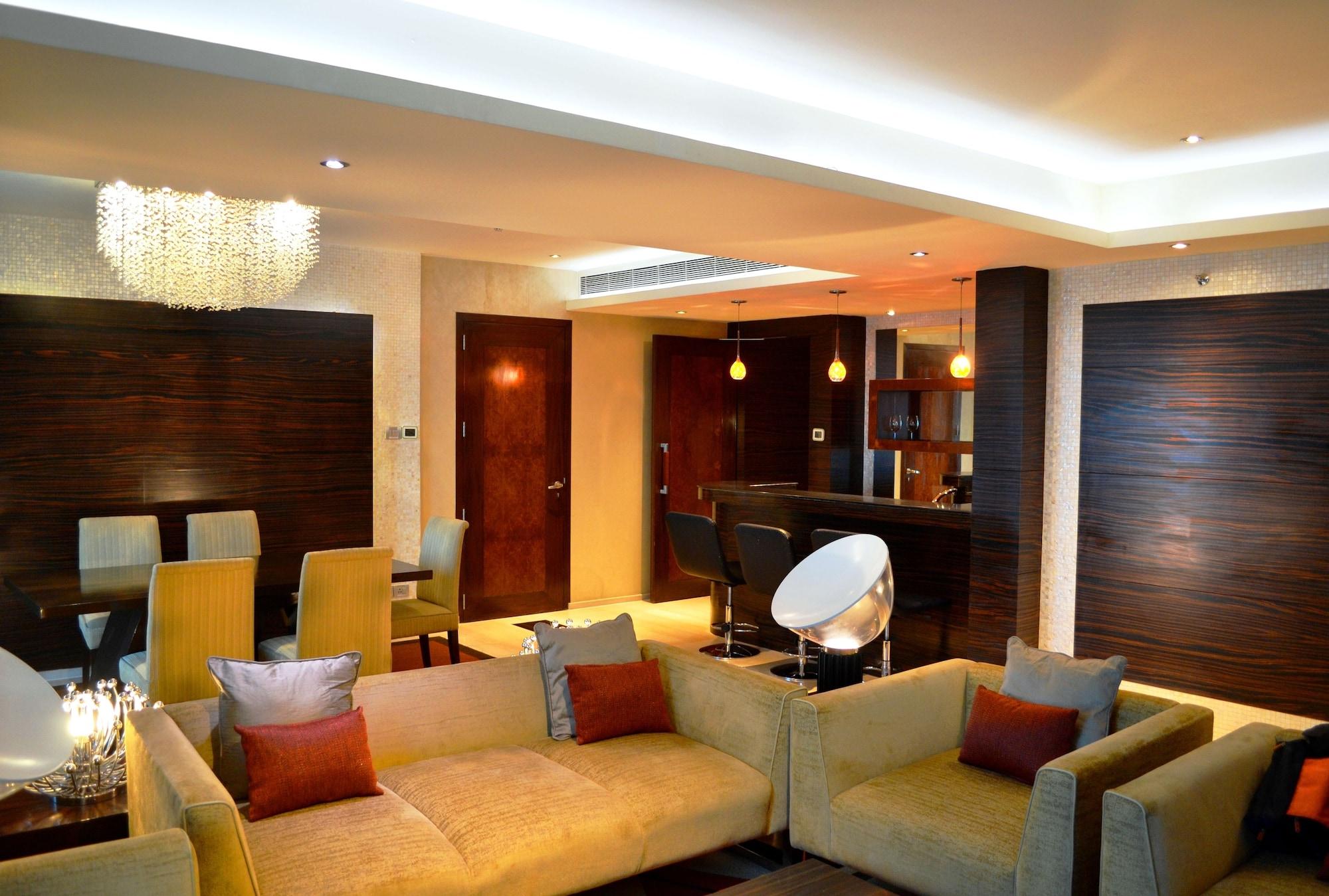 Vivanta Hyderabad, Begumpet מראה חיצוני תמונה The interior of a suite at the hotel