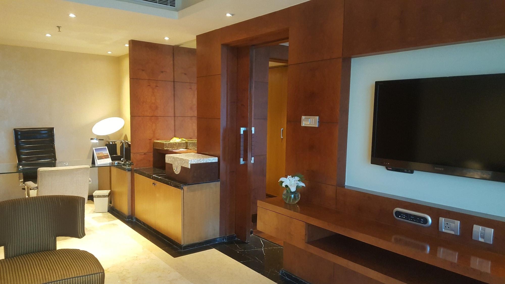 Vivanta Hyderabad, Begumpet מראה חיצוני תמונה A room at the hotel