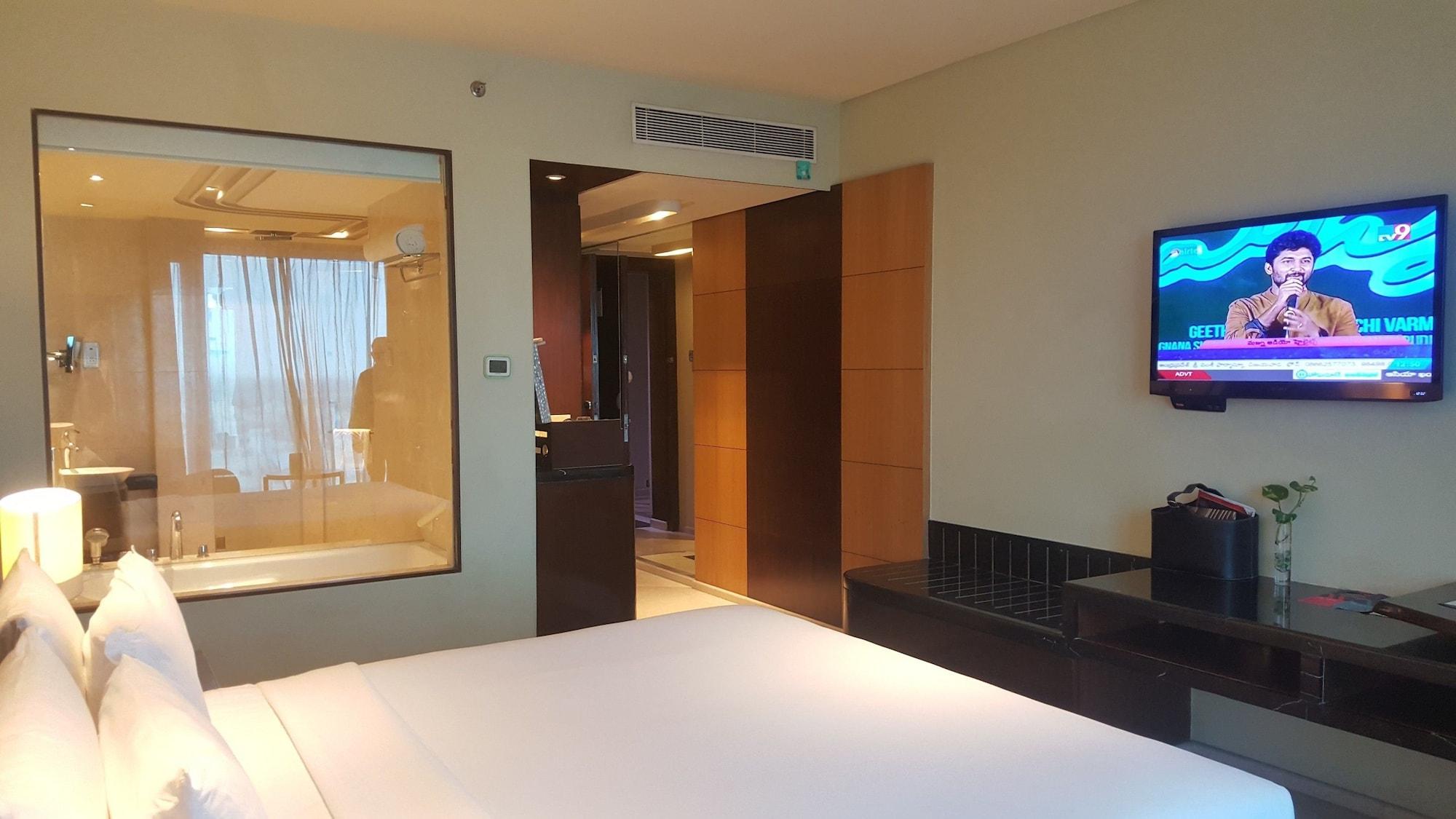 Vivanta Hyderabad, Begumpet מראה חיצוני תמונה A room at the hotel