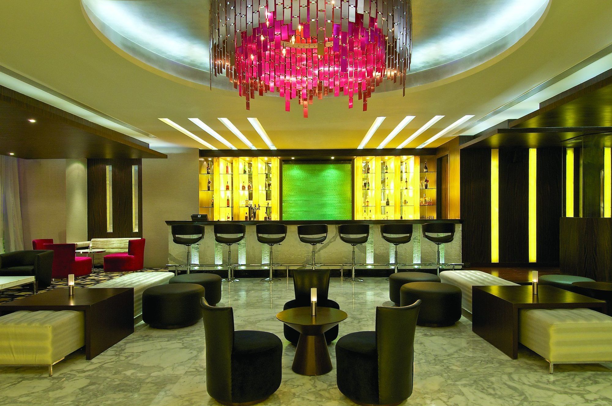 Vivanta Hyderabad, Begumpet מסעדה תמונה The bar at the W Doha